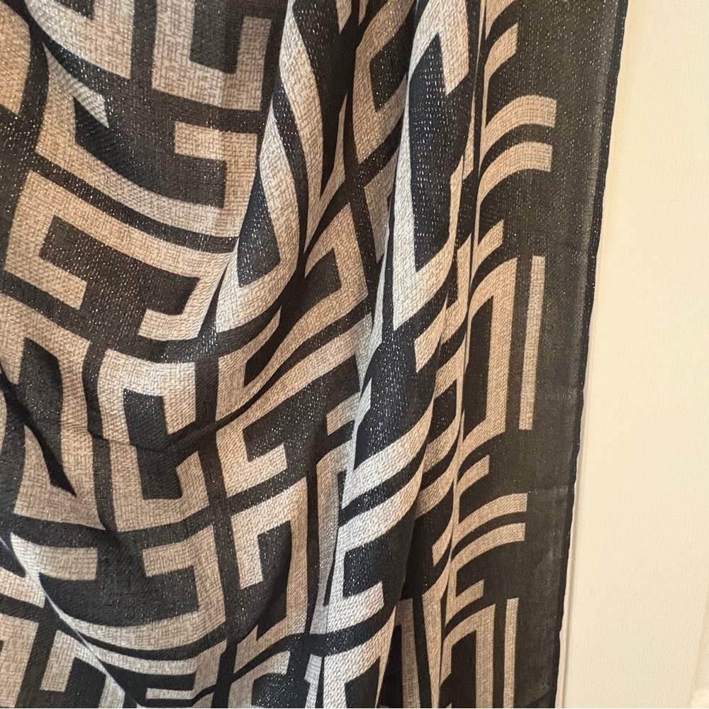 Geometric Black and Cream Scarf